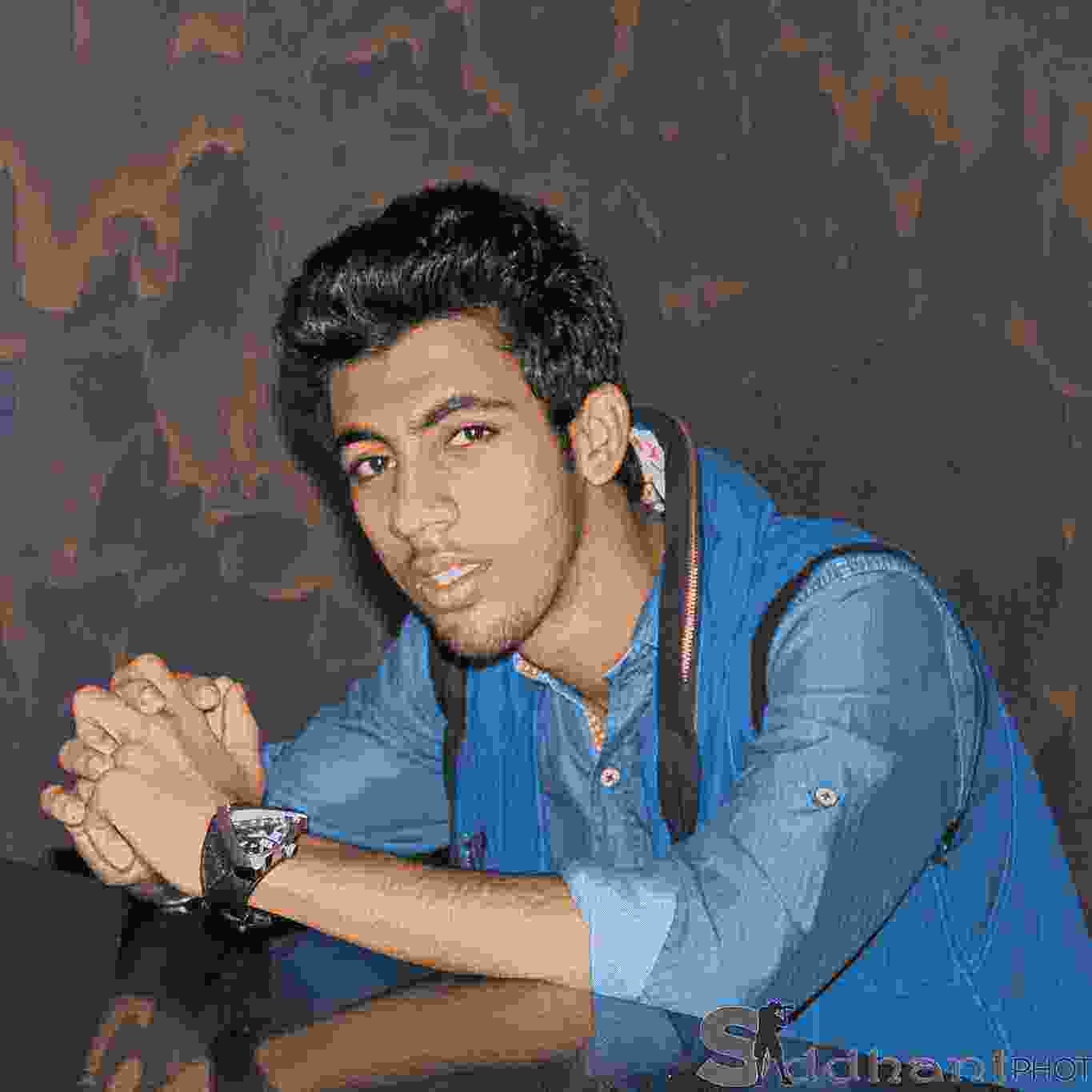 Akash Paul enjoying hot and tasty food from Kabab Adda delivered by RailFeast during a train journey